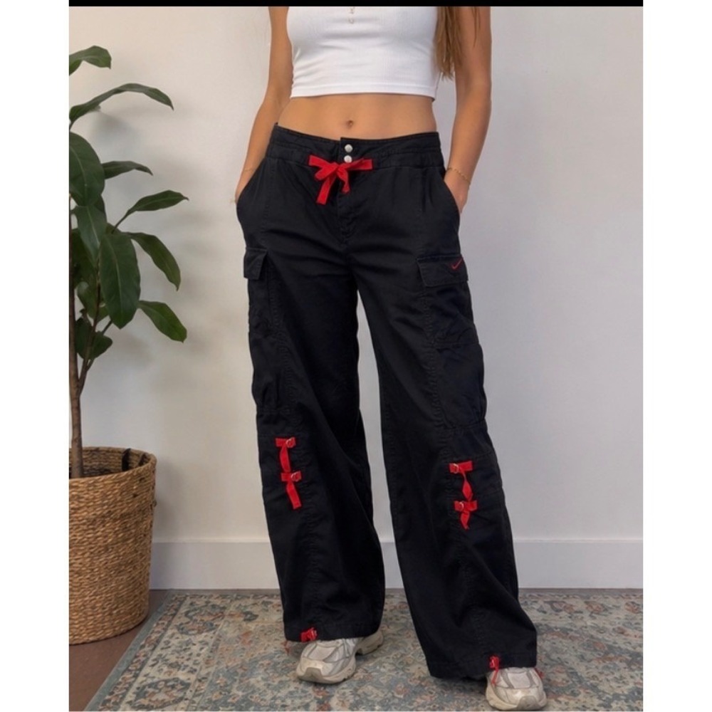 Vintage Nike Black Red Cargo Parachute Pants Y2K Wide Leg Women's 12/14